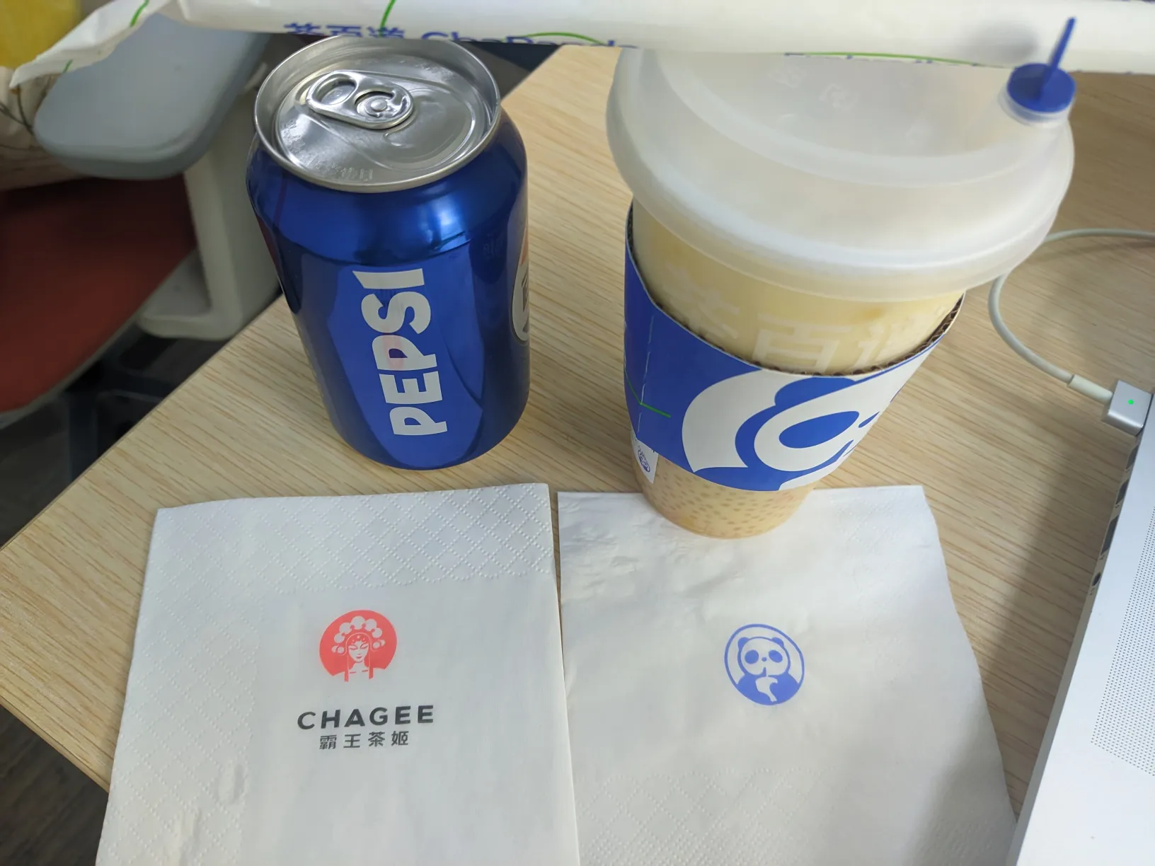 混进个奇怪的东西(´• ω •`)